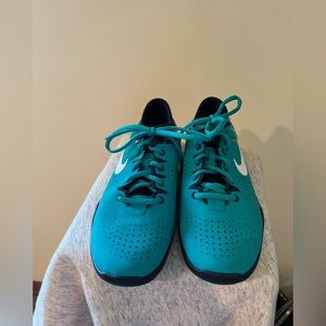 NIKE LIGHT WEIGHT SNEAKERS SEA FOAM & NAVY